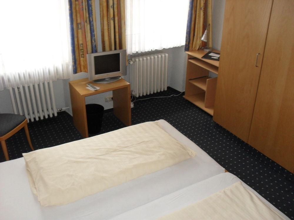 Hotel Am Ceresplatz Manderscheid Esterno foto